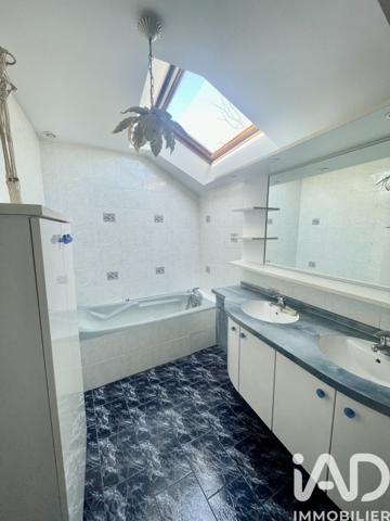 Maison à vendre 8 pièces 223 m² Le Mans