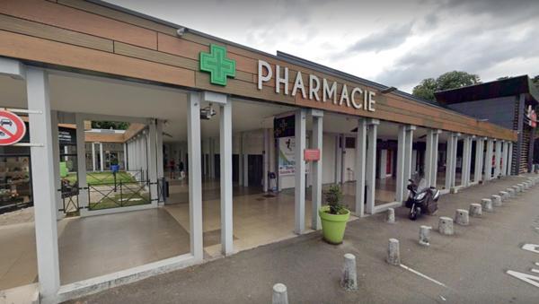 Dpt Rhône (69), à vendre LYON 5EME ARRONDISSEMENT MURS Local commercial de 87m2 dans la galerie marchande Auchan Champvert