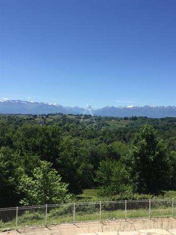 UNIQUE BIEN D'EXCEPTION NICHEE DANS LES COTEAUX SUD JURANCON