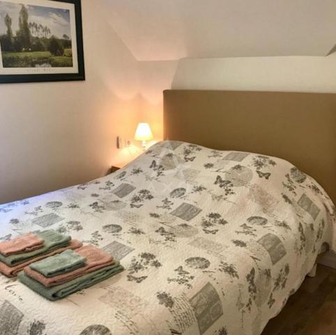 UNIQUE BIEN D'EXCEPTION NICHEE DANS LES COTEAUX SUD JURANCON