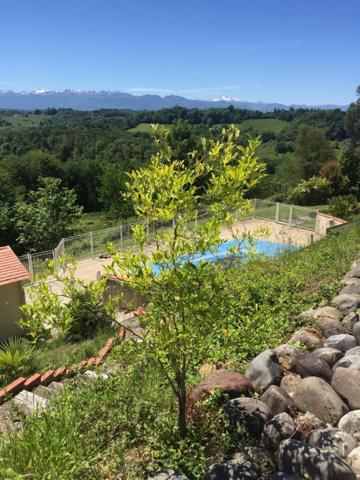 UNIQUE BIEN D'EXCEPTION NICHEE DANS LES COTEAUX SUD JURANCON