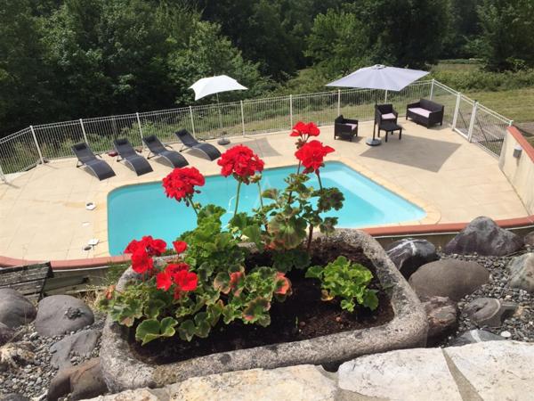 UNIQUE BIEN D'EXCEPTION NICHEE DANS LES COTEAUX SUD JURANCON