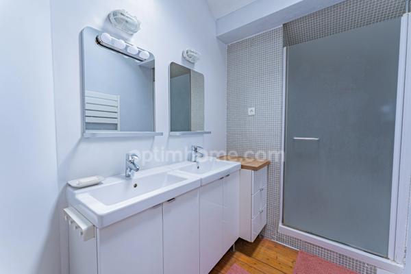 Maison bourgeoise du XIXème siècle – 8 pièces – 5 chambres– 2 salles de bains – 1 salle d’eau - piscine – double garage – parcelle de 783 m²