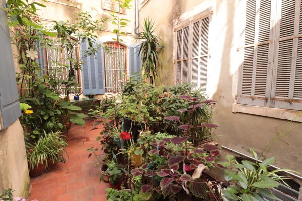 Centre ville - Charme - Cour commune - Faibles charges