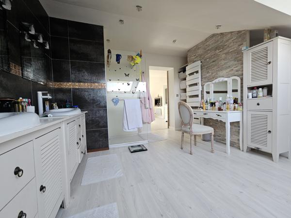Maison
         10 pièces
        - 280 m² 540 000 € *