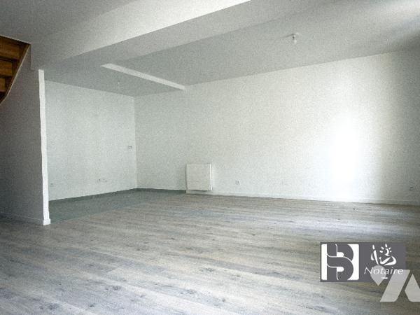 Duplex 68 m², 2 chambres, rénové, hyper centre Meaux, proche gare et commerces.