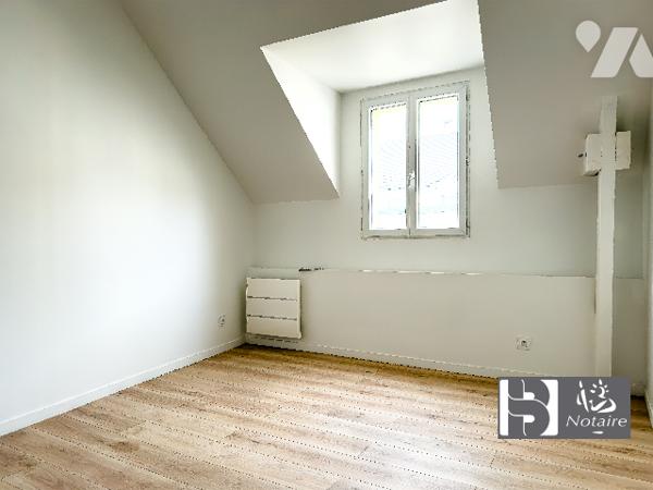 Duplex 68 m², 2 chambres, rénové, hyper centre Meaux, proche gare et commerces.