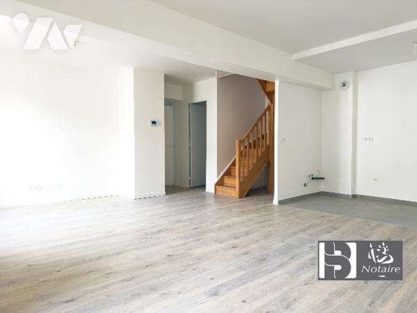 Duplex 68 m², 2 chambres, rénové, hyper centre Meaux, proche gare et commerces.