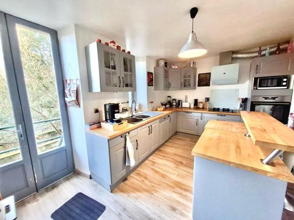 Grande Maison de Ville avec Beau Potentiel