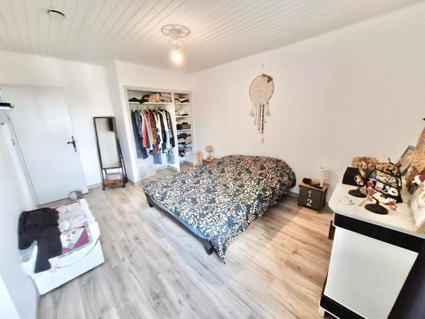 Grande Maison de Ville avec Beau Potentiel