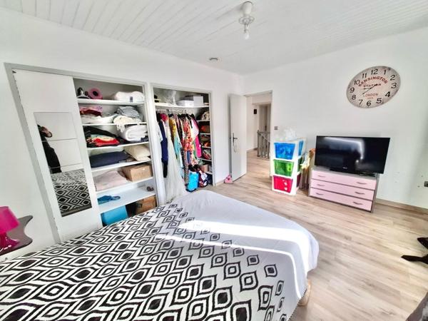 Grande Maison de Ville avec Beau Potentiel