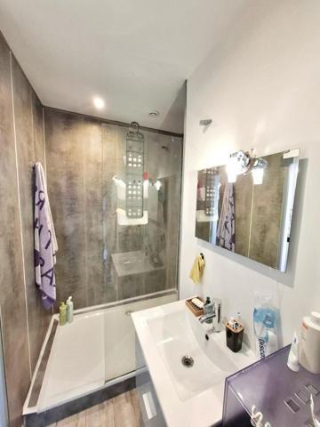 Grande Maison de Ville avec Beau Potentiel