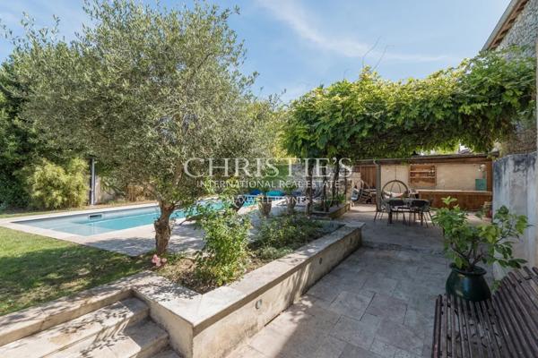 Belle maison de village avec maison d’amis, grand jardin, cuisine d’été et piscine