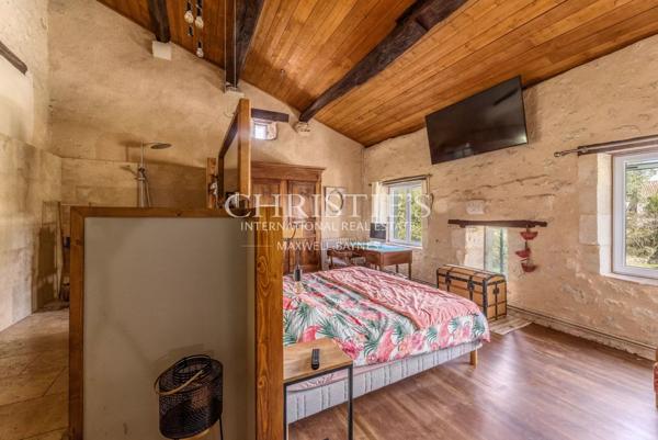 Belle maison de village avec maison d’amis, grand jardin, cuisine d’été et piscine