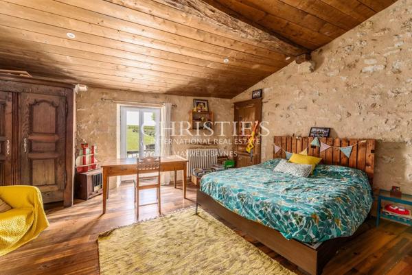 Belle maison de village avec maison d’amis, grand jardin, cuisine d’été et piscine