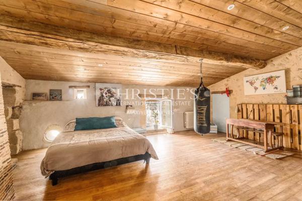 Belle maison de village avec maison d’amis, grand jardin, cuisine d’été et piscine