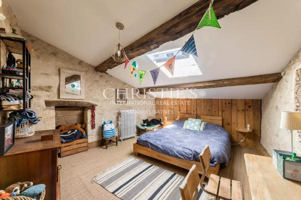 Belle maison de village avec maison d’amis, grand jardin, cuisine d’été et piscine