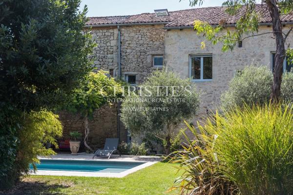 Belle maison de village avec maison d’amis, grand jardin, cuisine d’été et piscine
