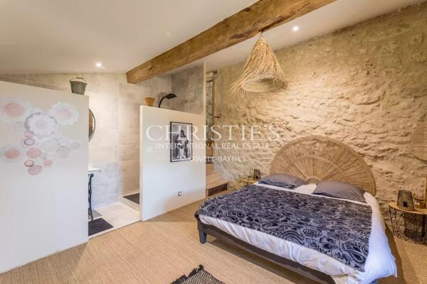 Belle maison de village avec maison d’amis, grand jardin, cuisine d’été et piscine