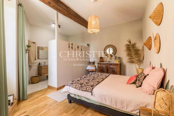 Belle maison de village avec maison d’amis, grand jardin, cuisine d’été et piscine