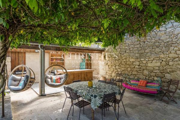 Belle maison de village avec maison d’amis, grand jardin, cuisine d’été et piscine