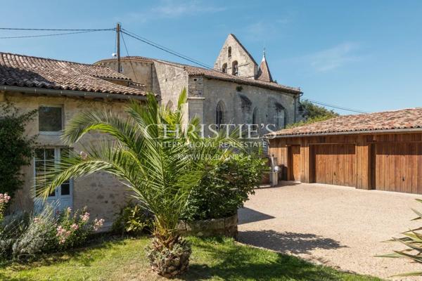 Belle maison de village avec maison d’amis, grand jardin, cuisine d’été et piscine