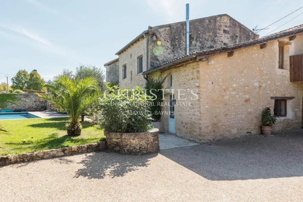 Belle maison de village avec maison d’amis, grand jardin, cuisine d’été et piscine