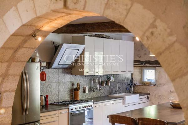 Belle maison de village avec maison d’amis, grand jardin, cuisine d’été et piscine