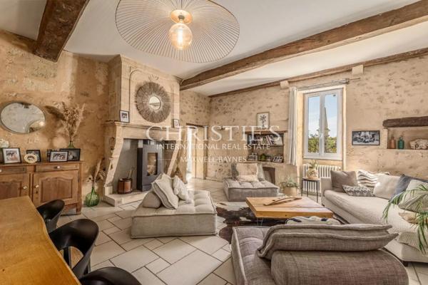 Belle maison de village avec maison d’amis, grand jardin, cuisine d’été et piscine