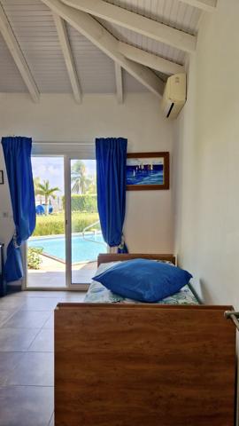 Moule (97160) Jolie villa de plain-pied avec Piscine, Le Moule