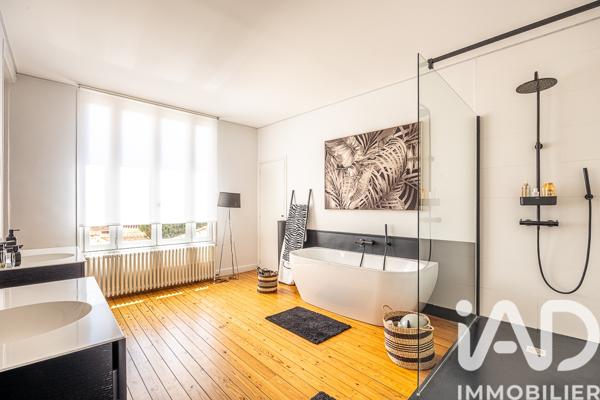 Maison à vendre 10 pièces 276 m² Niort