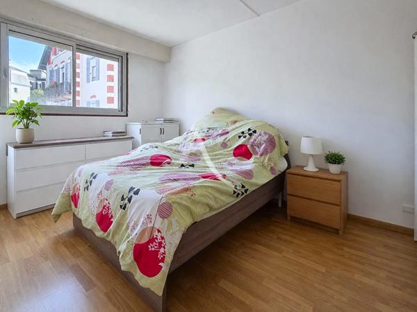 Pau centre T2 loué, 1 chambre - cave - garage