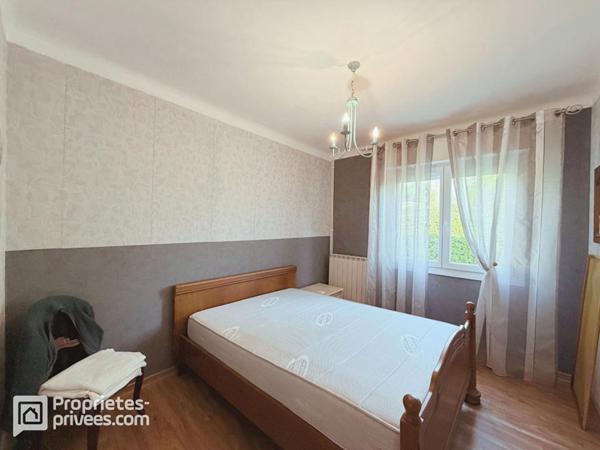 Villa de plain-pied avec garage et grand jardin à Bagnols Sur Cèze