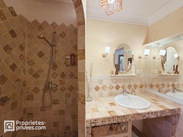 Villa de plain-pied avec garage et grand jardin à Bagnols Sur Cèze