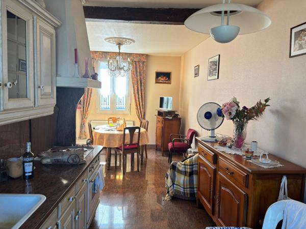 Maison avec 4/5 chambres, cour et garage et jardin. 533 m2
