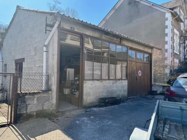 Maison avec 4/5 chambres, cour et garage et jardin. 533 m2
