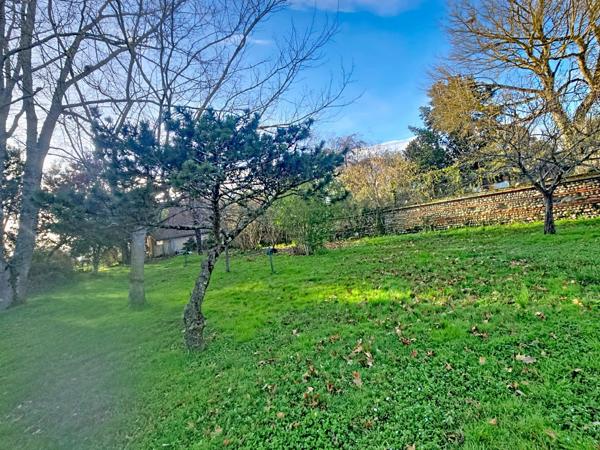 MAISON DE CARACTÈRE AVEC TERRAIN DIVISIBLE EN 1 LOT A BATIR +700m2