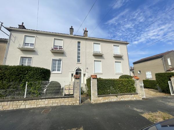 Poitiers (86000) POITIERS LES ROCS Immeuble de 246 m2 avec 5 LOGEMENTS + 100 m2 de Communs, Grand Jardin et Stationnements !