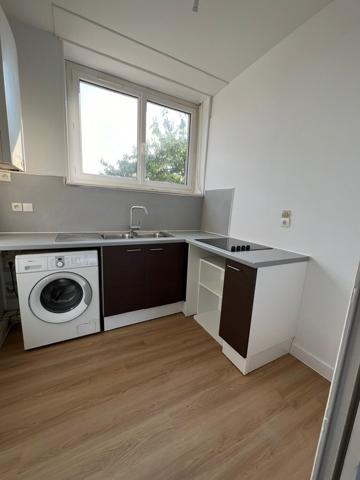 Poitiers (86000) POITIERS LES ROCS Immeuble de 246 m2 avec 5 LOGEMENTS + 100 m2 de Communs, Grand Jardin et Stationnements !