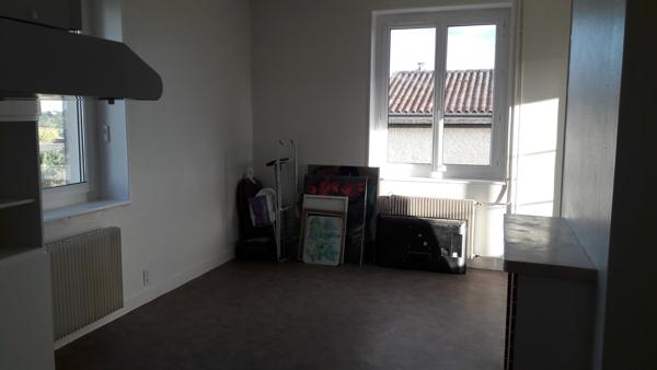 Poitiers (86000) POITIERS LES ROCS Immeuble de 246 m2 avec 5 LOGEMENTS + 100 m2 de Communs, Grand Jardin et Stationnements !