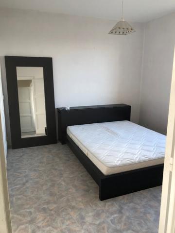 Poitiers (86000) POITIERS LES ROCS Immeuble de 246 m2 avec 5 LOGEMENTS + 100 m2 de Communs, Grand Jardin et Stationnements !