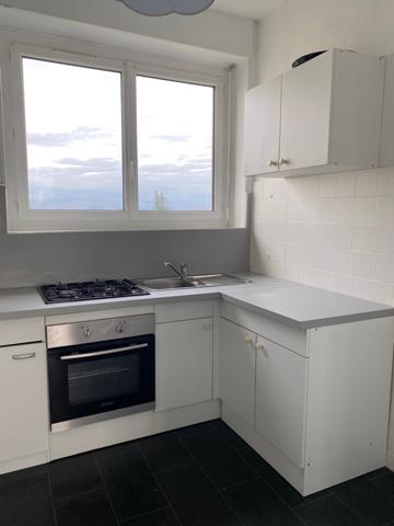 Poitiers (86000) POITIERS LES ROCS Immeuble de 246 m2 avec 5 LOGEMENTS + 100 m2 de Communs, Grand Jardin et Stationnements !