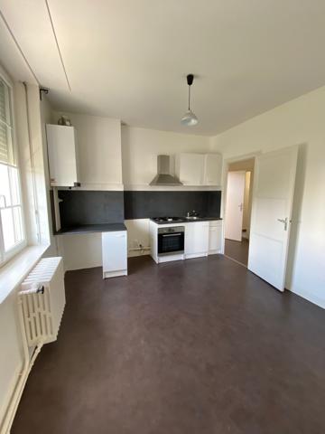 Poitiers (86000) POITIERS LES ROCS Immeuble de 246 m2 avec 5 LOGEMENTS + 100 m2 de Communs, Grand Jardin et Stationnements !