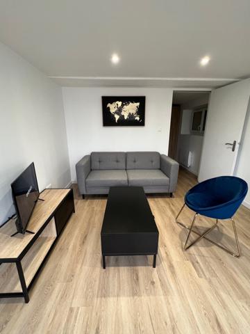 Poitiers (86000) POITIERS LES ROCS Immeuble de 246 m2 avec 5 LOGEMENTS + 100 m2 de Communs, Grand Jardin et Stationnements !