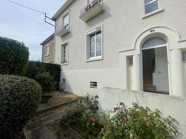 Poitiers (86000) POITIERS LES ROCS Immeuble de 246 m2 avec 5 LOGEMENTS + 100 m2 de Communs, Grand Jardin et Stationnements !