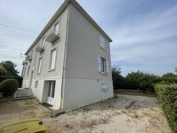 Poitiers (86000) POITIERS LES ROCS Immeuble de 246 m2 avec 5 LOGEMENTS + 100 m2 de Communs, Grand Jardin et Stationnements !