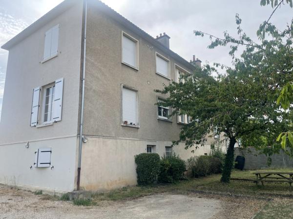 Poitiers (86000) POITIERS LES ROCS Immeuble de 246 m2 avec 5 LOGEMENTS + 100 m2 de Communs, Grand Jardin et Stationnements !