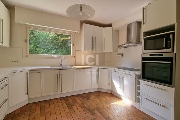 Maison d'architecte à Sautron 237m² - Lumière, espace et cadre verdoyant