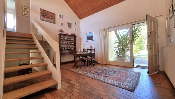 Maison d'architecte à Sautron 237m² - Lumière, espace et cadre verdoyant