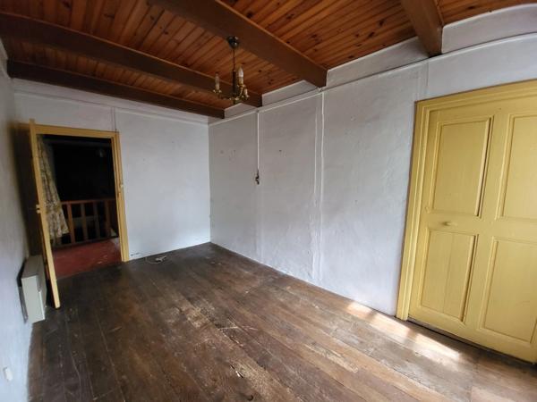 Grande maison avec un garage, un jardin sur une parcelle de 740m² + un terrain 200 m² proche mais non attenant